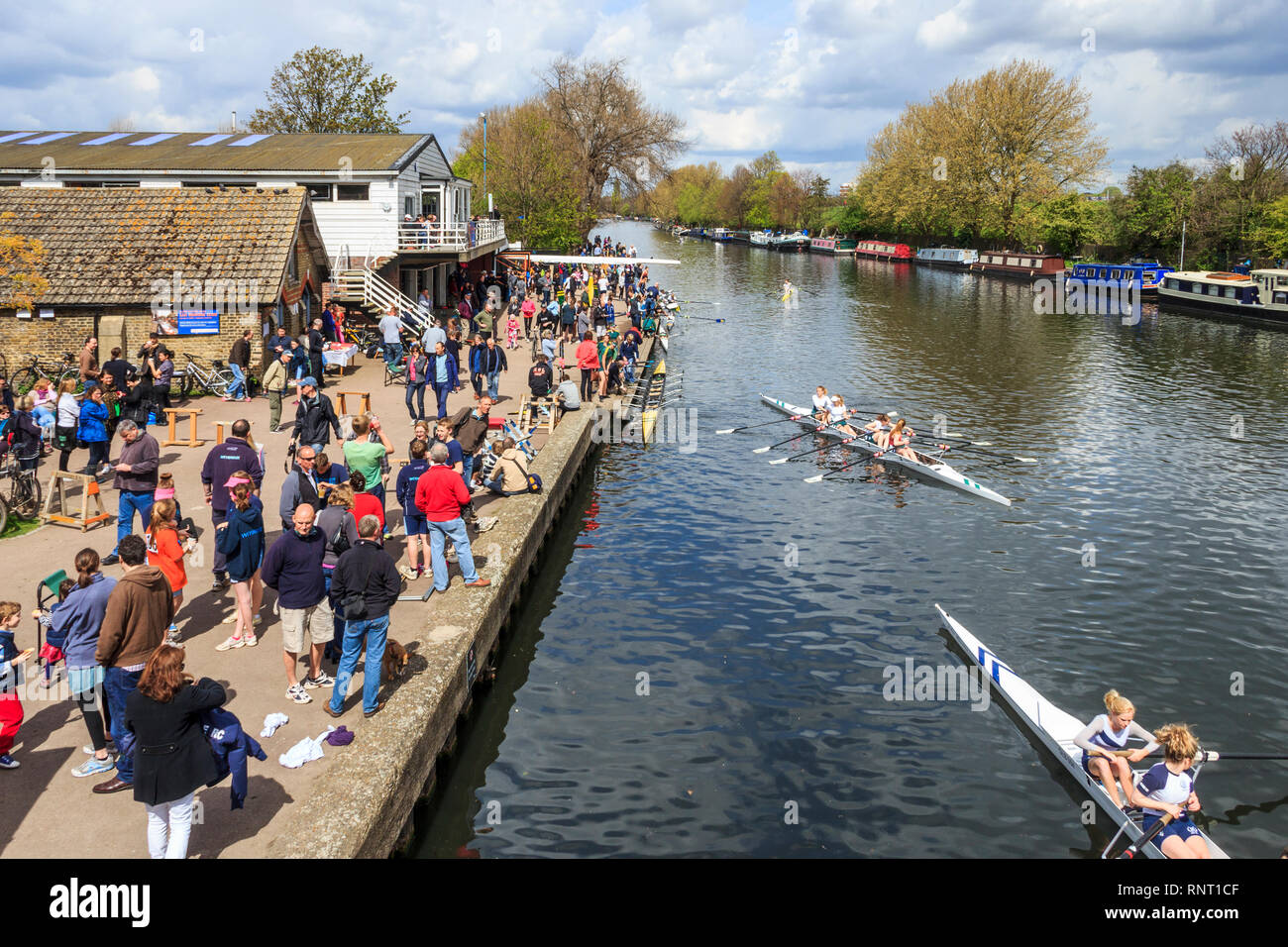 Eine Sportveranstaltung in Lea Ruderclub am Fluss Lea, Obere Clapton, London, UK Stockfoto