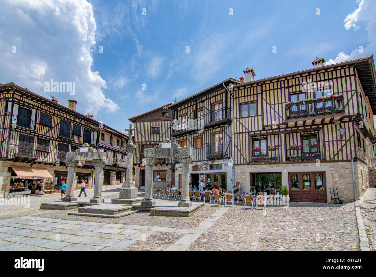 Alberca, Salamanca, Spanien; Juni 2017: Straßen und Gebäude der mittelalterlichen Dorf La Alberca in der Provinz von Salamanca Stockfoto