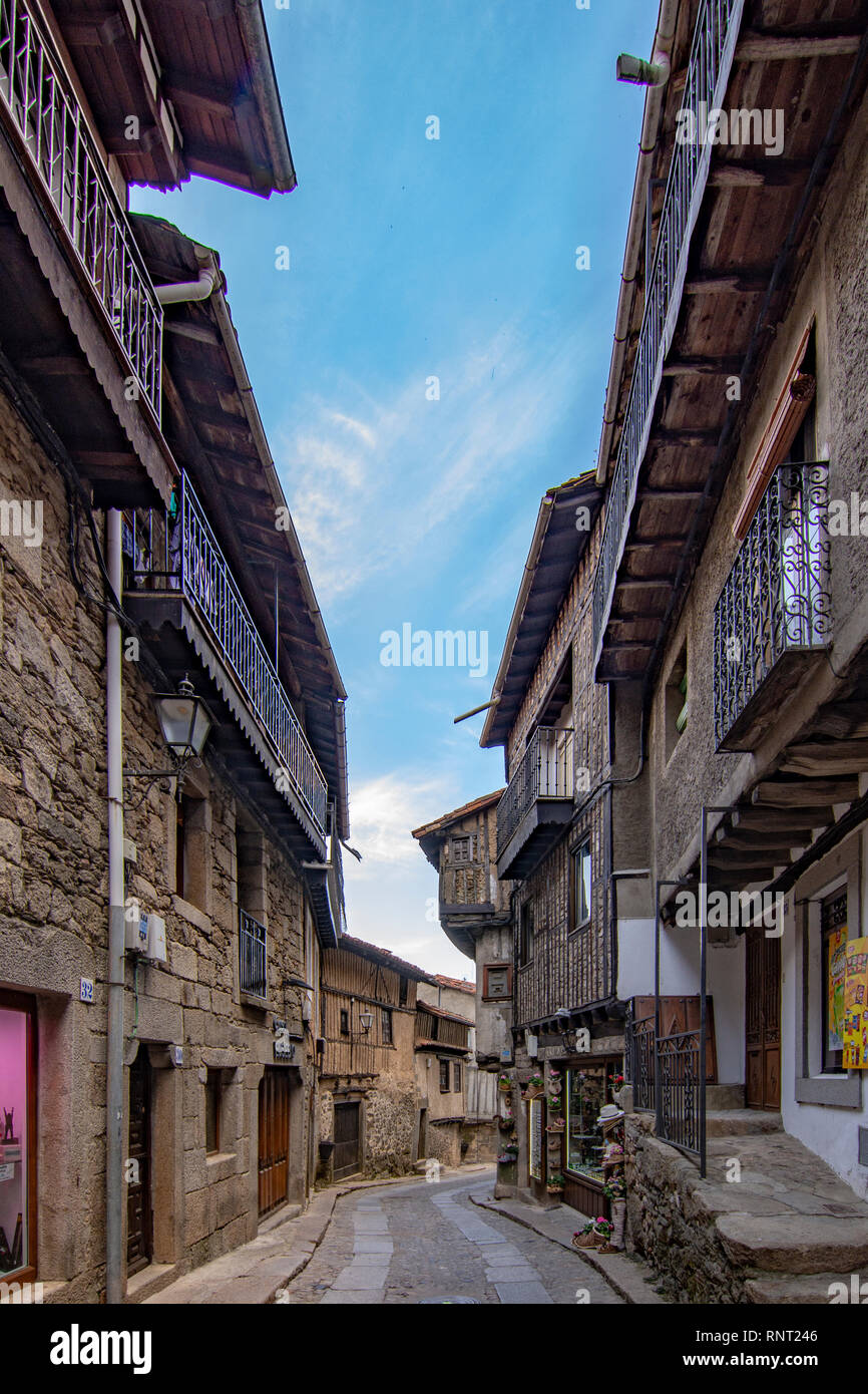 Alberca, Salamanca, Spanien; Juni 2017: Straßen und Gebäude der mittelalterlichen Dorf La Alberca in der Provinz von Salamanca Stockfoto