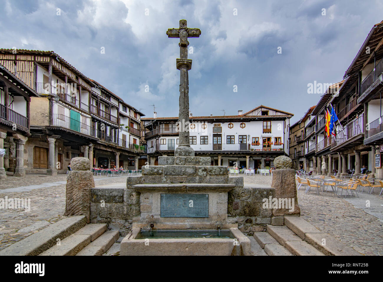 Alberca, Salamanca, Spanien; Juni 2017: Hauptplatz und Gebäude der mittelalterlichen Dorf La Alberca in der Provinz von Salamanca Stockfoto