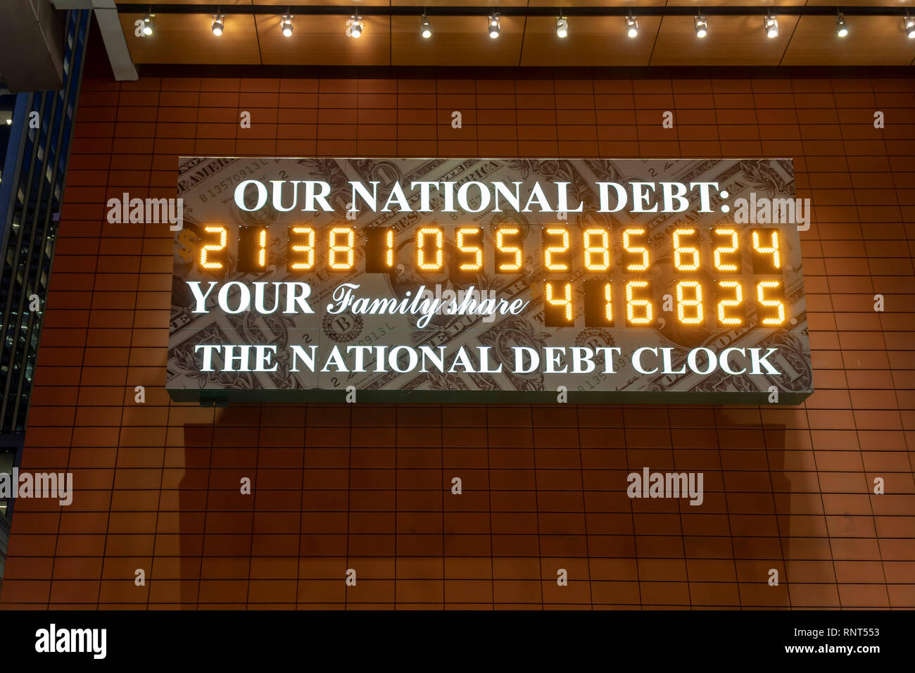 Die Staatsverschuldung ist in New York am Mittwoch, 13. Februar 2019. Obwohl die Uhr aus der Sync, das US-Finanzministerium Abt. berichtet, dass die US-Staatsverschuldung $ 22 Billionen übertroffen hat. (© Richard B. Levine) Stockfoto