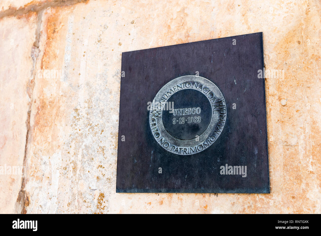 Batalha, Portugal. Unesco-Weltkulturerbe Gedenktafel am Kloster Santa Maria da Vitoria Stockfoto
