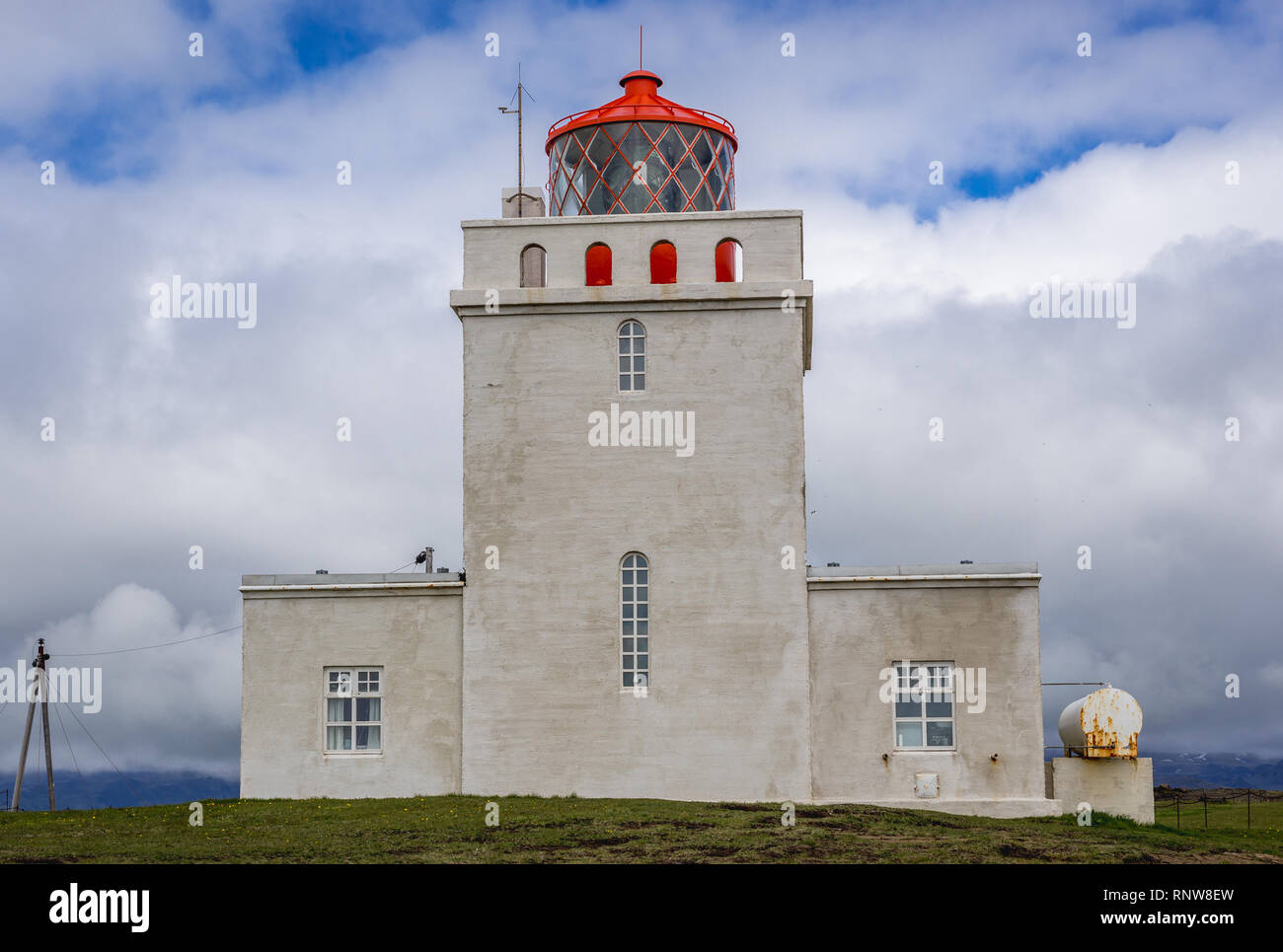 Leuchtturm am Kap Dyrholaey in Island Stockfoto