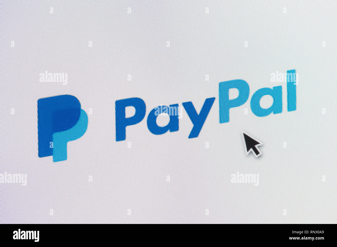 Das Logo von PayPal ist auf einem Bildschirm gesehen zusammen mit einer Maus Cursor (nur redaktionelle Nutzung) Stockfoto