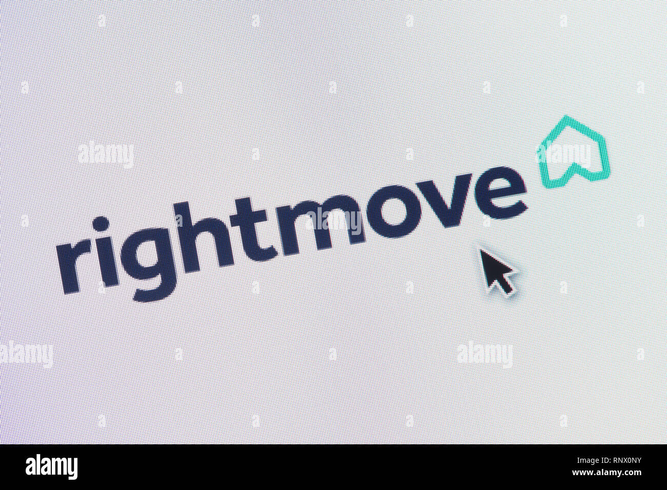 Das Logo von rightmove wird auf einem Bildschirm gesehen zusammen mit einer Maus Cursor (nur redaktionelle Nutzung) Stockfoto Das Logo von rightmove wird auf einem Bildschirm gesehen zusammen mit einer Maus Cursor (nur redaktionelle Nutzung) Stockfoto