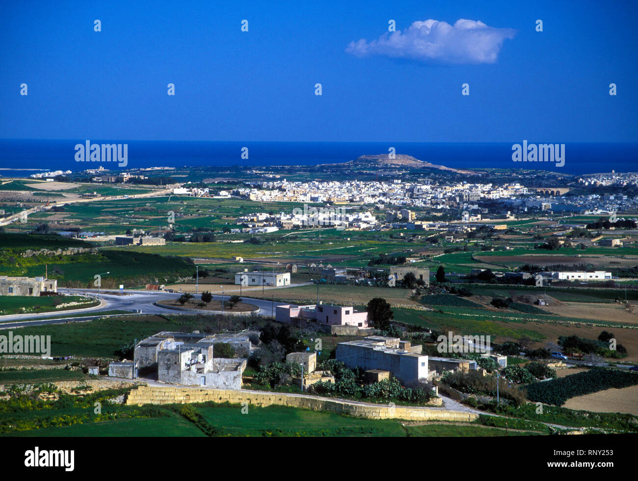 Blick von der Stadtmauer von Mdina, Malta. Mdina war die Hauptstadt der Insel aus alten Zeiten. Stockfoto Blick von der Stadtmauer von Mdina, Malta. Mdina war die Hauptstadt der Insel aus alten Zeiten. Stockfoto
