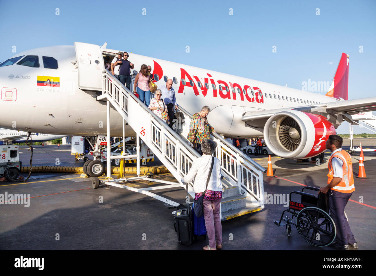 Cartagena Kolumbien, Flughafen Rafael Nunez, Avianca Airlines, ankommende Passagiere, hispanische Treppen, Abfertigungsrampe, Einstiegsrampe, Ta Stockfoto
