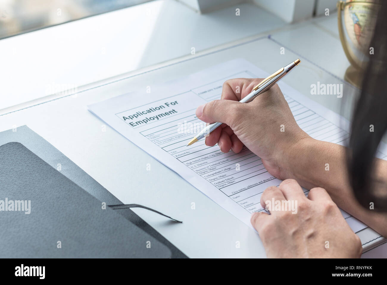 Antragsteller Ausfullen Firma Antragsformular Dokument Bewerbung Fur Job Oder Der Registrierung Anspruch Auf Krankenversicherung Stockfotografie Alamy