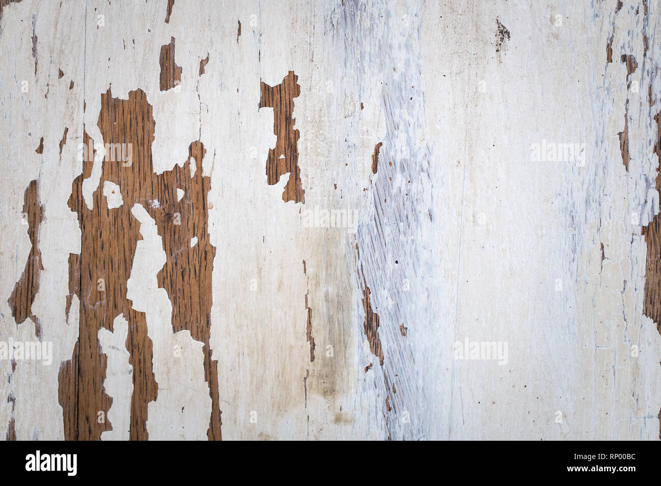 Textur einer Holz- Oberfläche mit weißen Risse im Lack Stockfoto