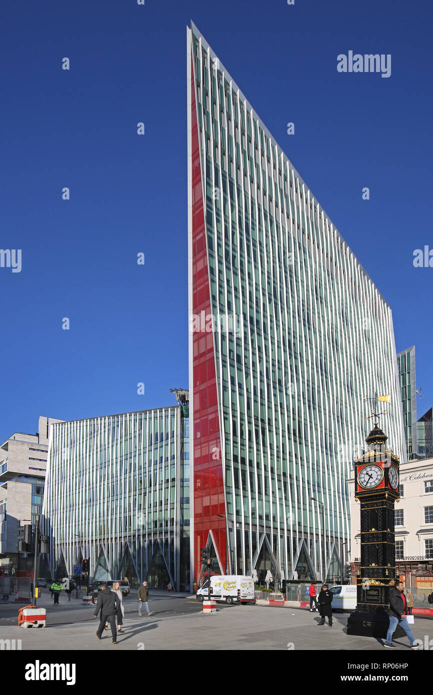 Die vor kurzem abgeschlossene Nova Entwicklung gegenüber der Victoria Station in London, Großbritannien, von PLP Architektur entworfen. Sind Geschäfte, Büros und Wohnungen. Stockfoto