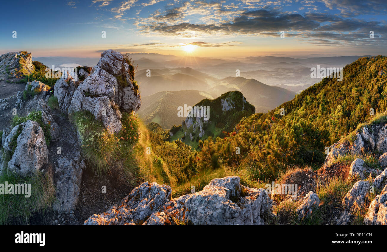Berg Silhouette bei Sonnenuntergang in der Tatra, Slowakei Stockfoto