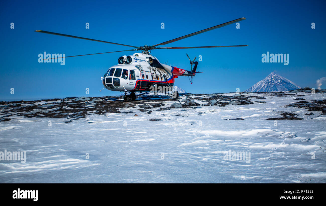Ein Hubschrauber Landung in der Halbinsel Kamtschatka. Stockfoto