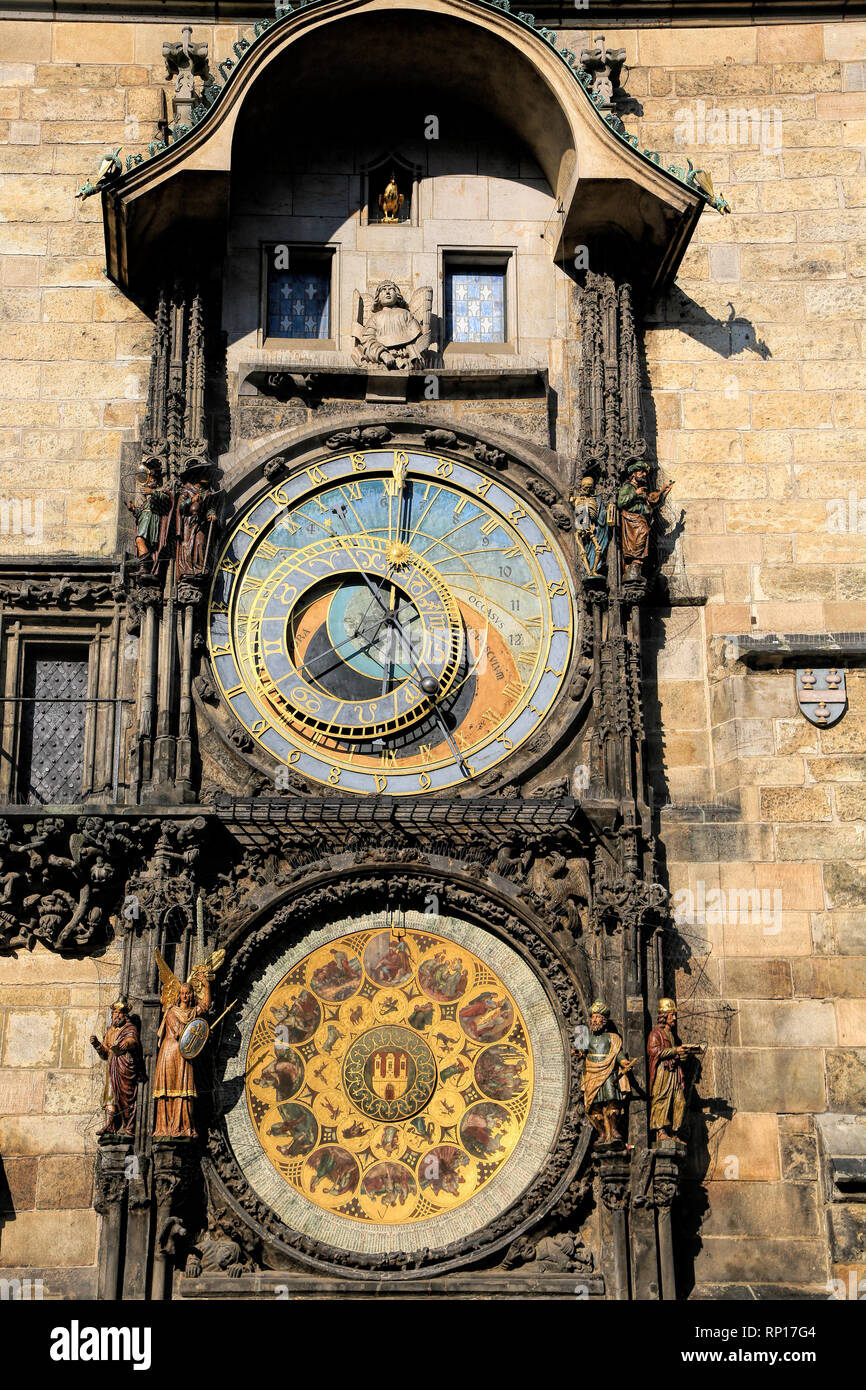 Ein Blick auf die Prager astronomische Uhr Tower. Stockfoto