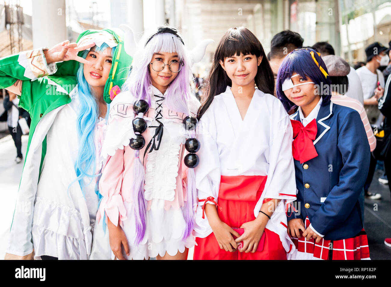 Bilder von der unglaublichen Thai Cosplay Mädchen und Jungen an der Japan Expo 2019 in Bangkok, Thailand. Vier Mädchen gekleidet in einigen tollen Outfits genießen. Stockfoto