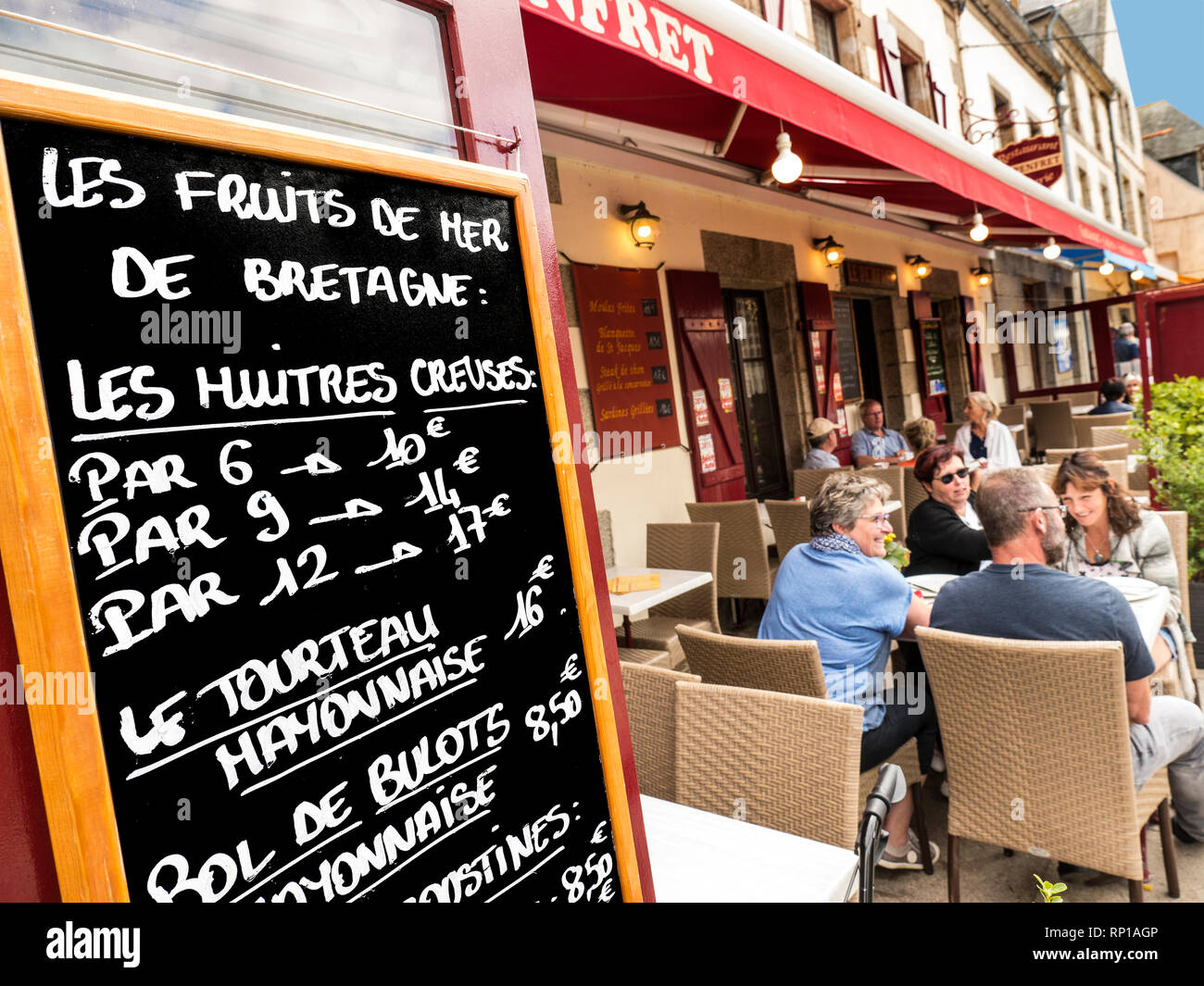 Bretagne SEAFOOD RESTAURANT TAFEL CONCARNEAU ALFRESCO Les fruits de Mer Blackboard Menü mit