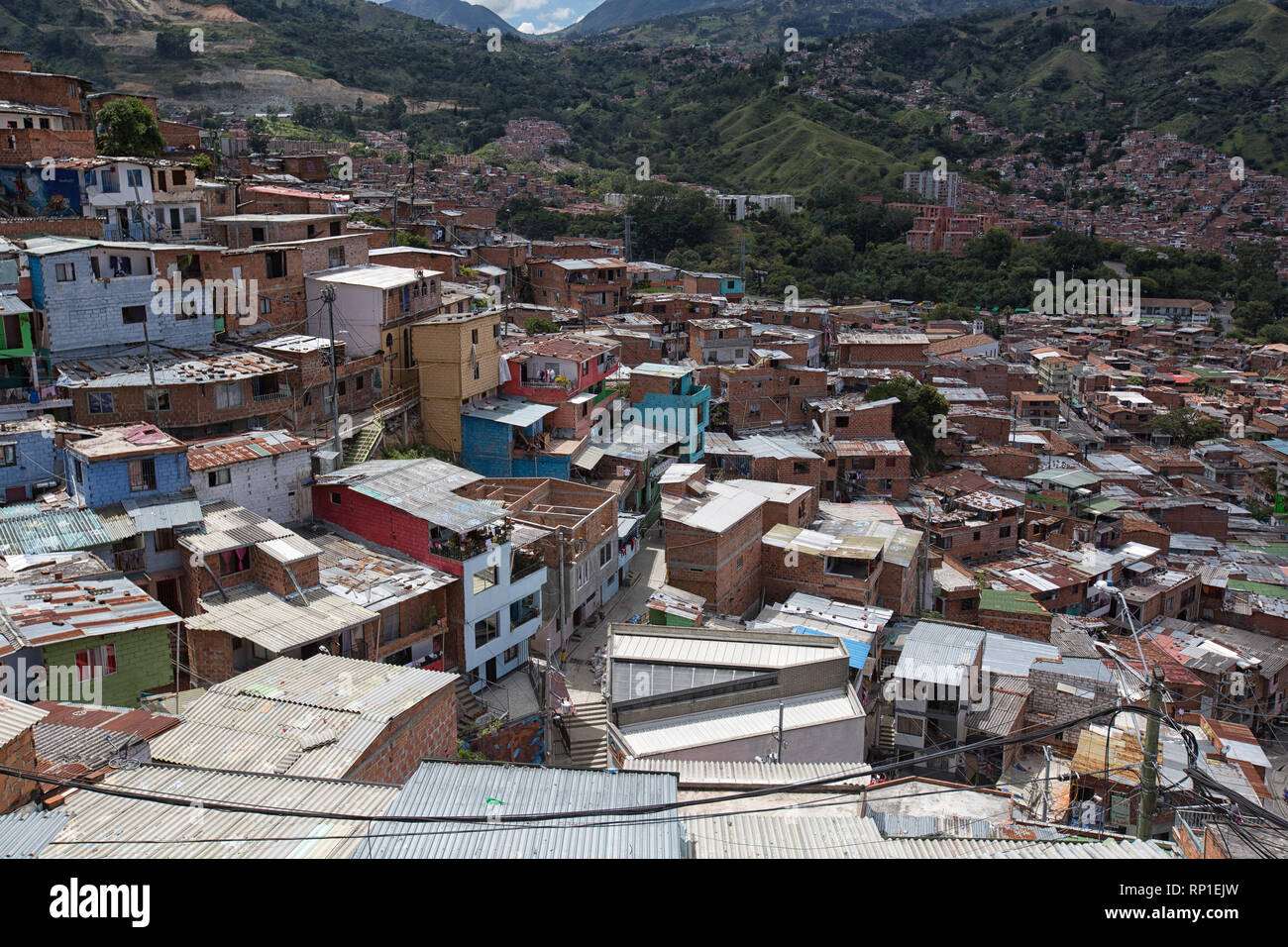 Medellin, Kolumbien - 20. August 2018: Häuser in der berühmten 13 Bezirk der Stadt Stockfoto