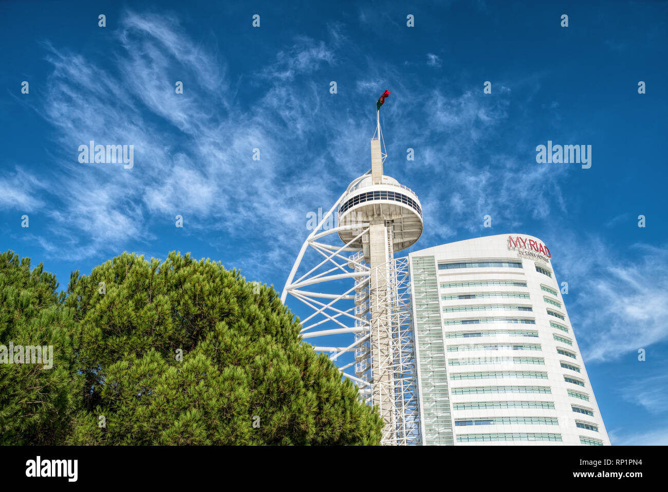 Turm Vasco da Gama im Park der Nationen. Berühmte Architektur von Portugal. Lissabon. Stockfoto