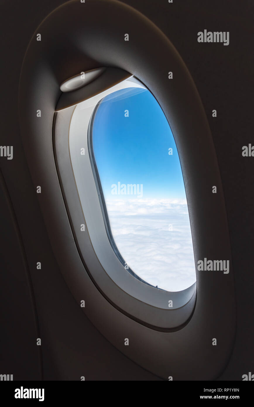 Die Fenster des Flugzeuges. Ein Blick auf die bullaugen Fenster an Bord eines Airbus für Ihre Reise Konzept oder Beifahrer-Transport. Stockfoto