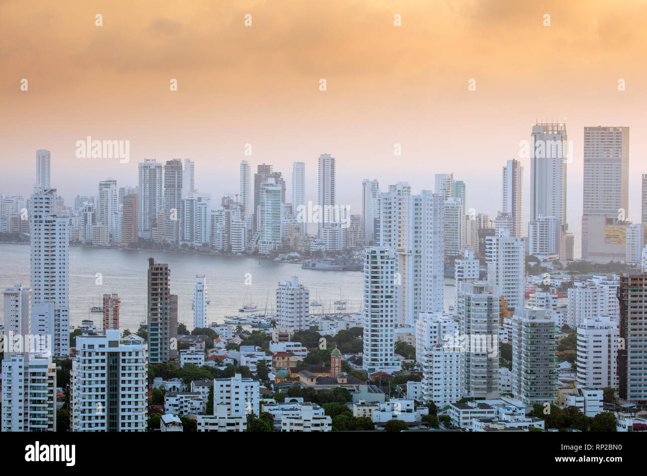Kolumbien, karibische Küste, dem zentralen Geschäftsviertel von Manga und Bocagrande in der Innenstadt von Cartagena Stockfoto