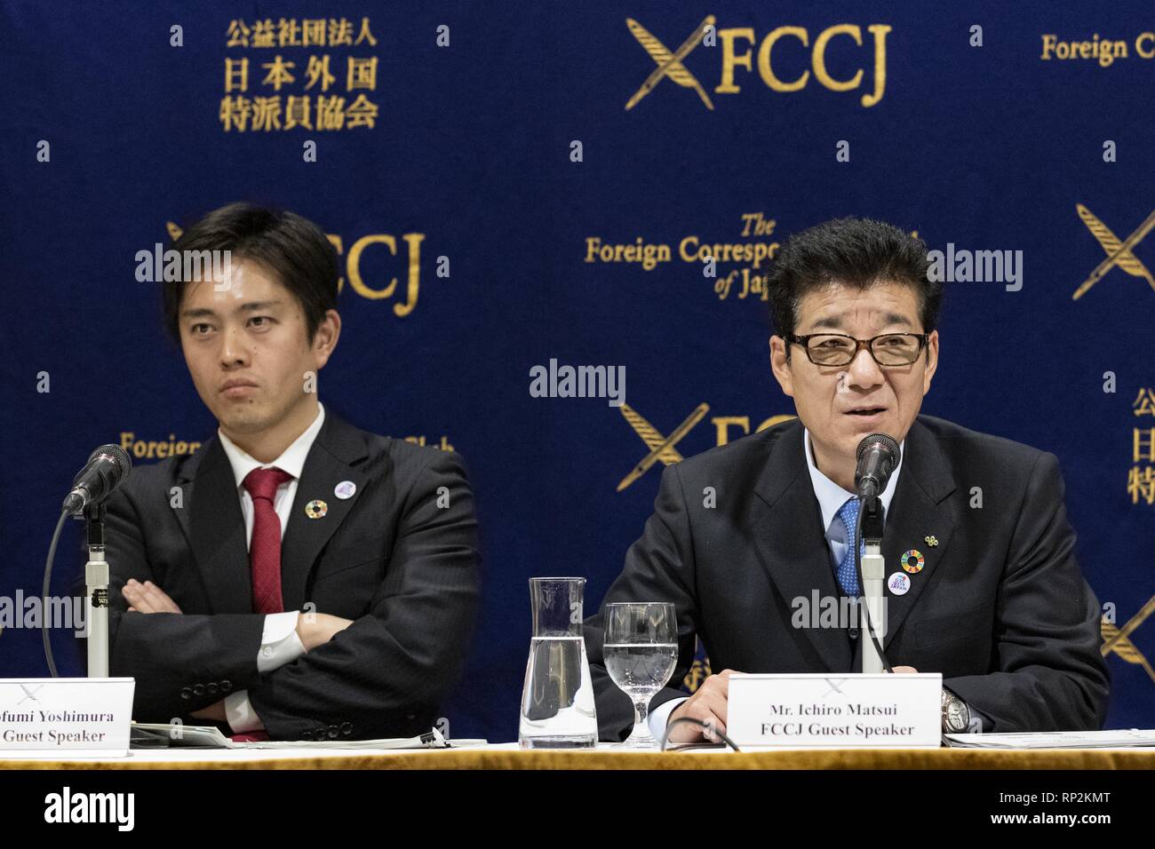 Tokio, Japan. 20 Feb, 2019. (L und R) Osaka Bürgermeister Hirofumi Yoshimura und Ichiro Matsui Gouverneur der Präfektur Osaka sprechen während einer Pressekonferenz an der ausländischen Korrespondenten "Club für Japan in der Innenstadt von Tokio. Yoshimura und Matsui sprach über die Vorbereitungen für die nächste Gruppe der 20 (G-20)-Gipfeltreffens in Osaka City Ende Juni und ihre Pläne für die Weltausstellung Expo 2025 statt. Credit: Rodrigo Reyes Marin/ZUMA Draht/Alamy leben Nachrichten Stockfoto