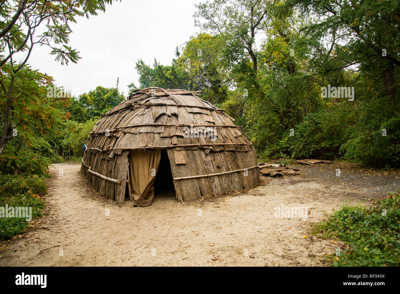 Eine indische Hütte am Plimoth Plantation in Plymouth, MA. Stockfoto