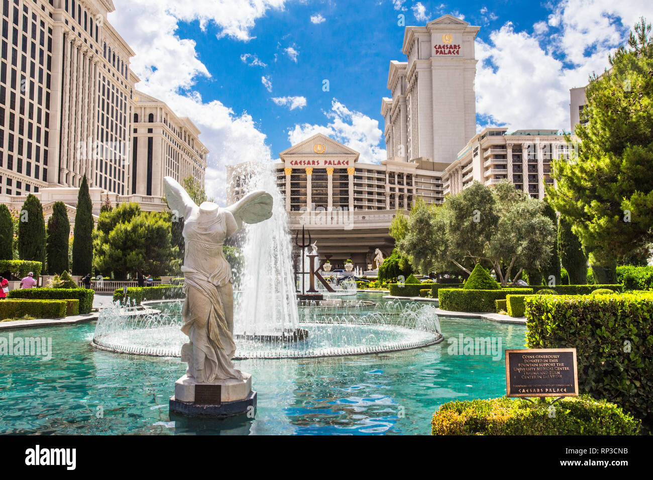 LAS VEGAS, Nevada - Mai 17, 2017: Blick von Las Vegas mit Statue und Brunnen aus dem Caesar's Palace in Aussicht. Stockfoto