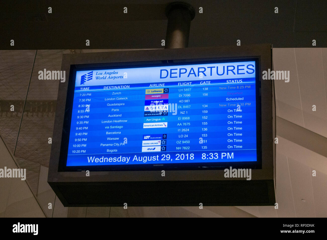 Abflüge Monitor in Los Angeles International Airport (LAX), Kalifornien, USA. Stockfoto