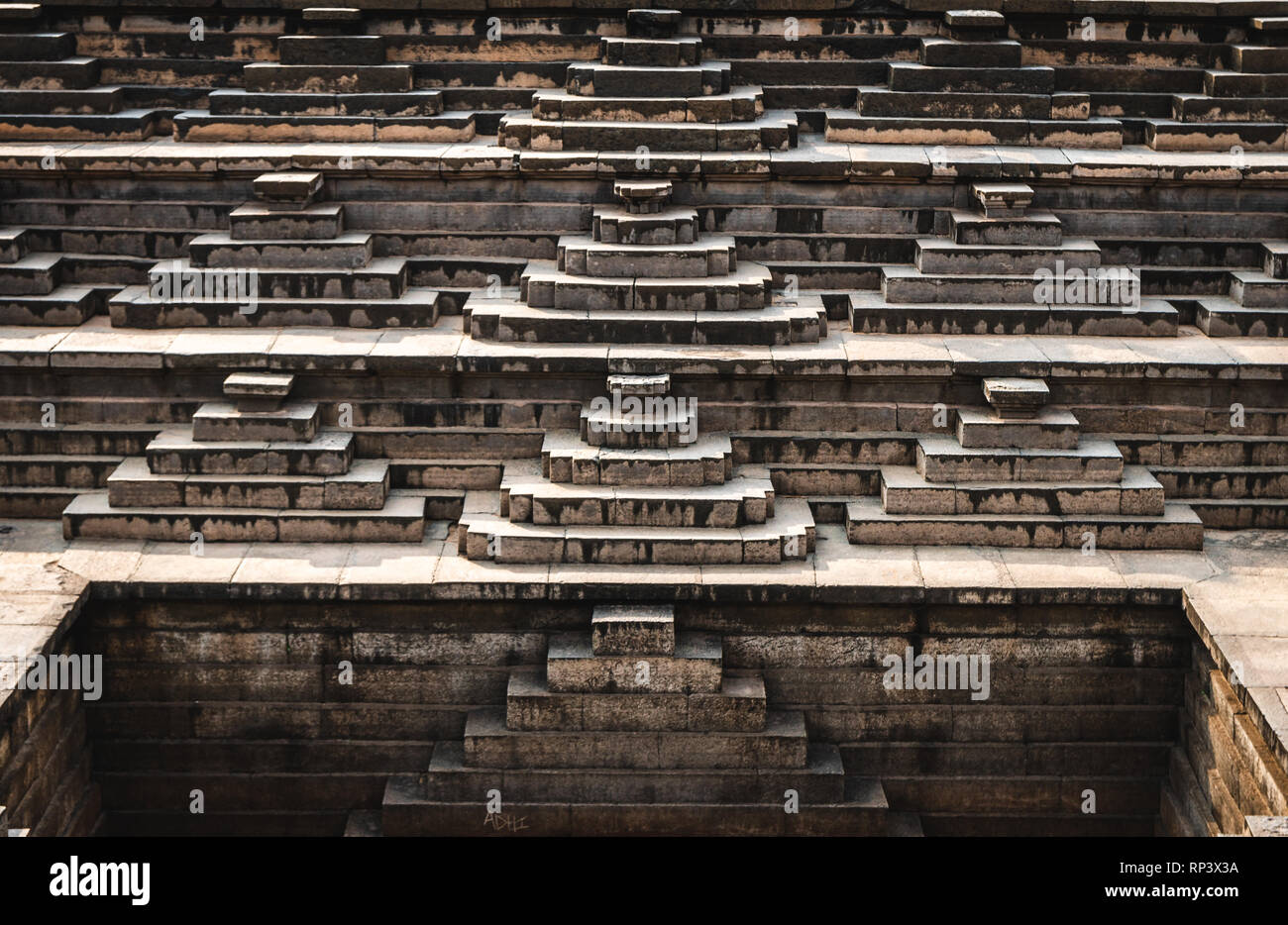 Detail der abgestuften Tank Der vijayanagara Empire in Hampi Karnataka Stockfoto