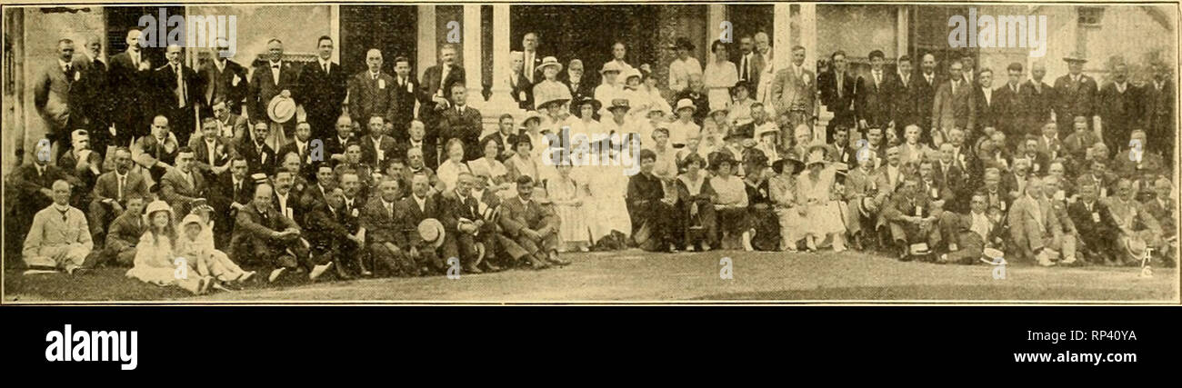 . Die amerikanische Florist: Eine wöchentliche Zeitschrift für den Handel. Blumenkultur ; Floristen. igi 8. Die amerikanische Florist. 305. Kanadische Gartenbau Verband bei Ottawa August 13-16. Club für besondere Aufmerksamkeit für unsere Damen, Auto fahren, Mittagessen, etc.; zu den St. Louis Park Abteilung für Halle Dekorationen und Höflichkeiten; an das Mis-souri Botanischen Garten für den Empfang und Mittagessen; oiBcials von Moolah Temple, wo wir so Hand haben - somely untergebracht; der MANAG EMENT - der Jefferson Hotel, und schließlich, um die Tages- und Fachpresse für Konten unserer Arbeiten. C.C.UMFRAGE WERT, Ch Stockfoto