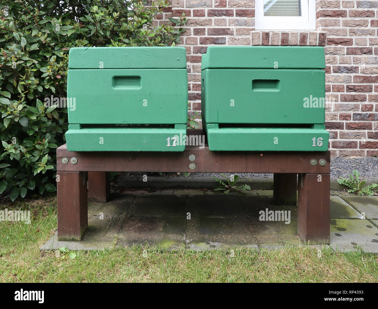 Vorderansicht eines Bienenstockes der Arten Segeberger hive Stockfoto
