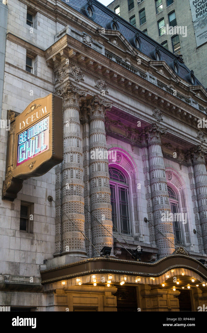 Lyceum Theatre mit 'Mehr Chill' Festzelt, 149 West 45th Street, New York, USA Stockfoto