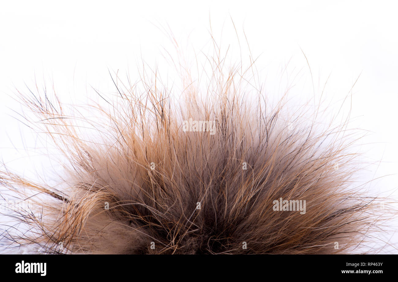 Pelz pompom aus natürlichen Fell auf weißem Hintergrund isoliert Stockfoto