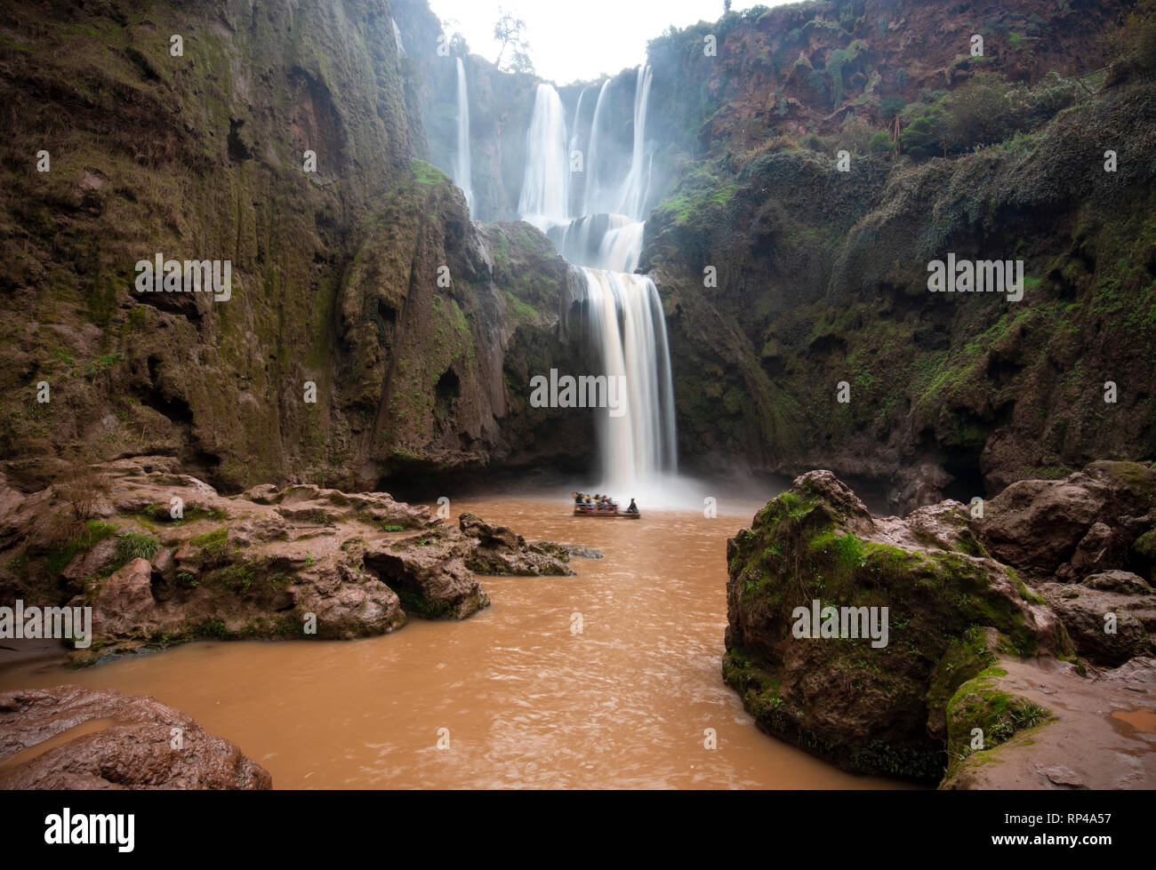 Ouzoud Wasserfälle (Cascades d'Ouzoud) im Grand Atlas Dorf Tanaghmeilt befindet sich in der Provinz Azilal in Marokko, Afrika. Stockfoto