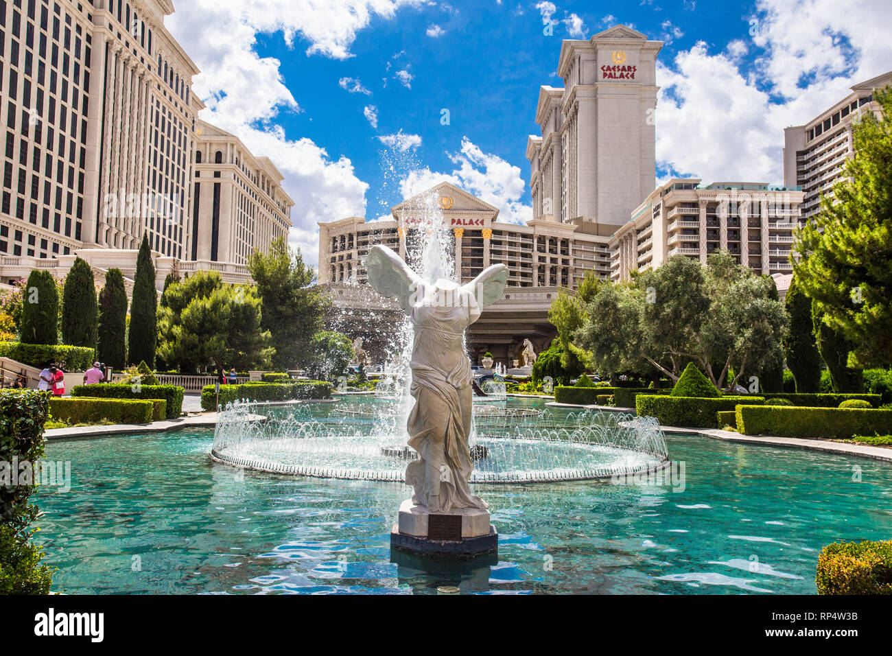 LAS VEGAS, Nevada - Mai 17, 2017: Blick von Las Vegas mit Statue und Brunnen aus dem Caesar's Palace in Aussicht. Stockfoto