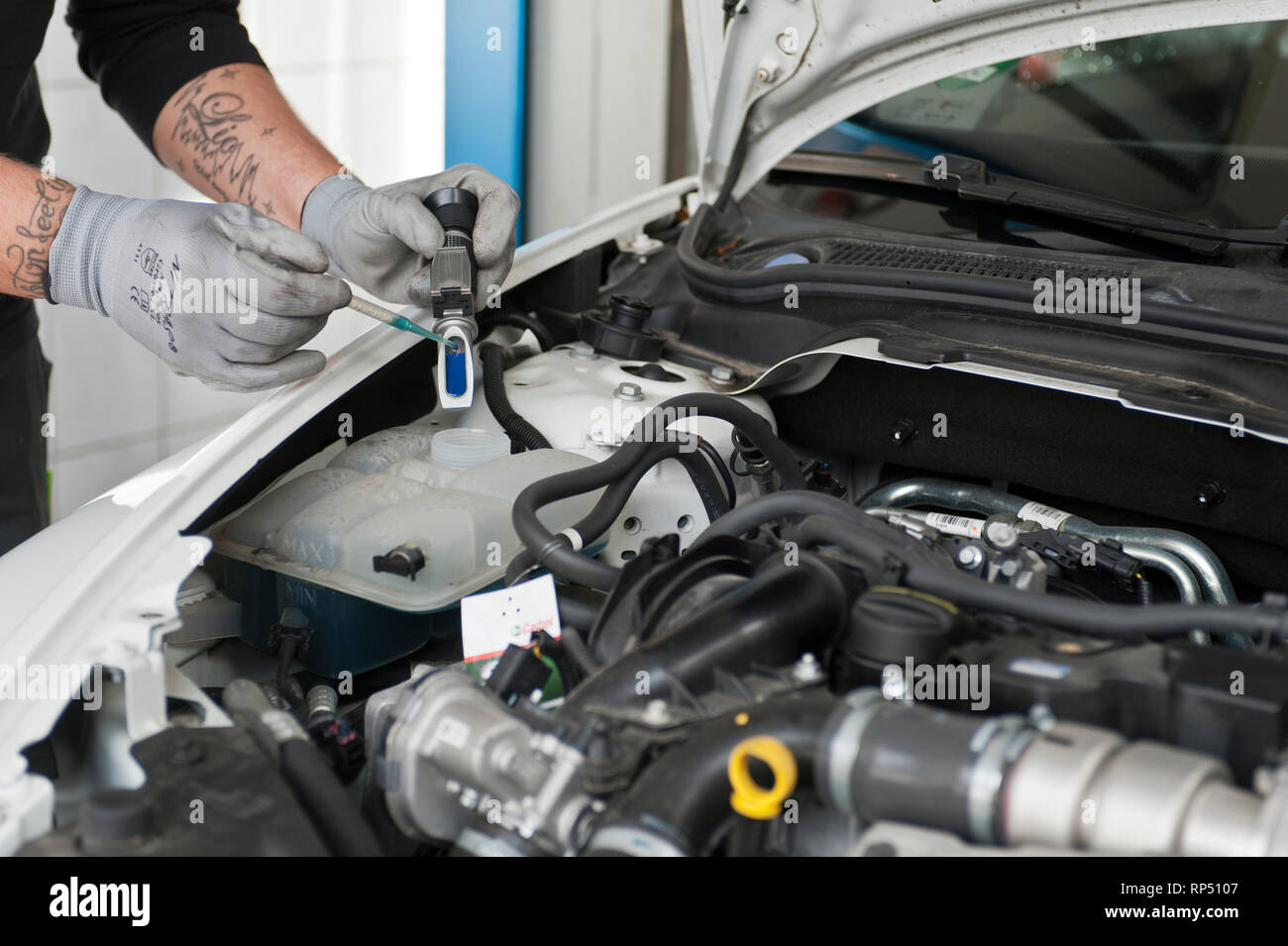 Kfz Mechatronik Stockfotos Und Bilder Kaufen Alamy