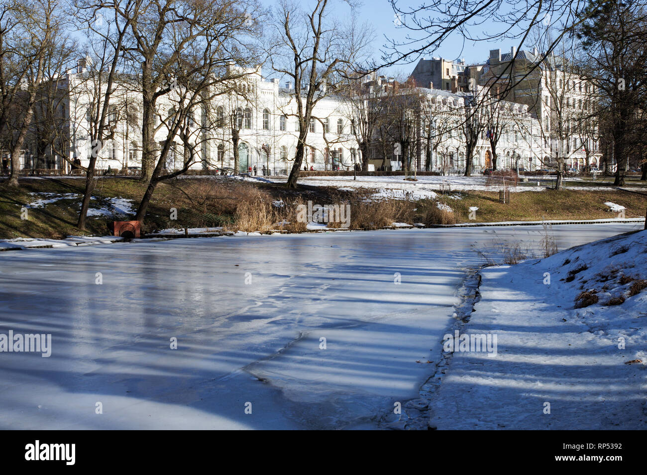 Bastion Hill Park (Bastejkalns) in Zentral Riga, Lettland Stockfoto