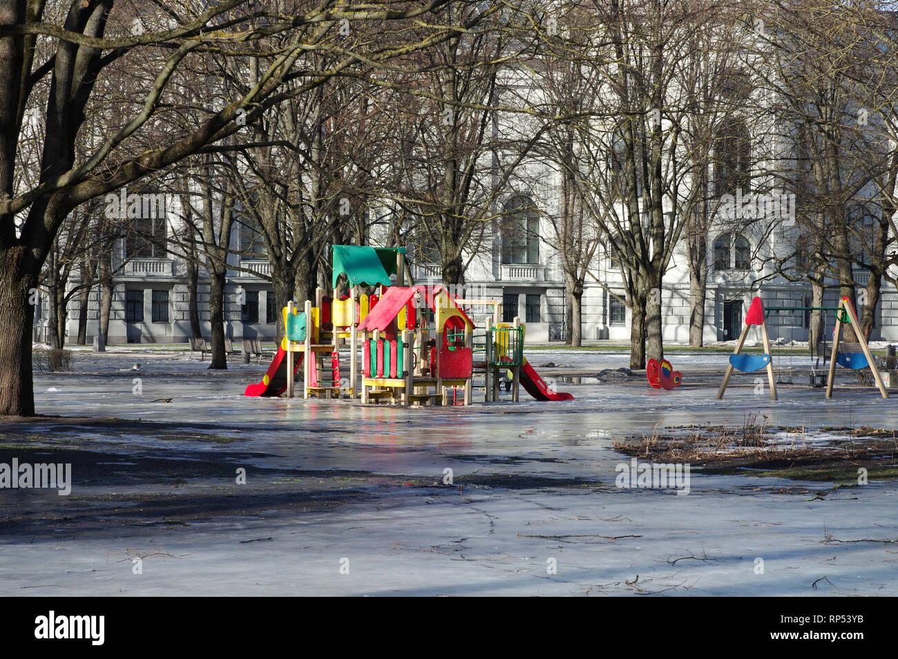 Schönen Park an einem sonnigen Wintertag in Zentral Riga, Lettland Stockfoto