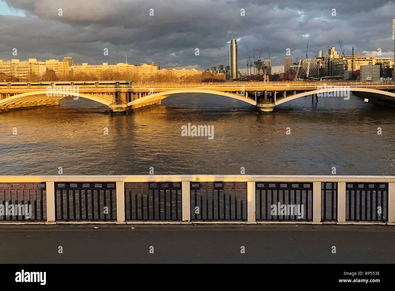 Chelsea Bridge in London, Großbritannien Stockfoto