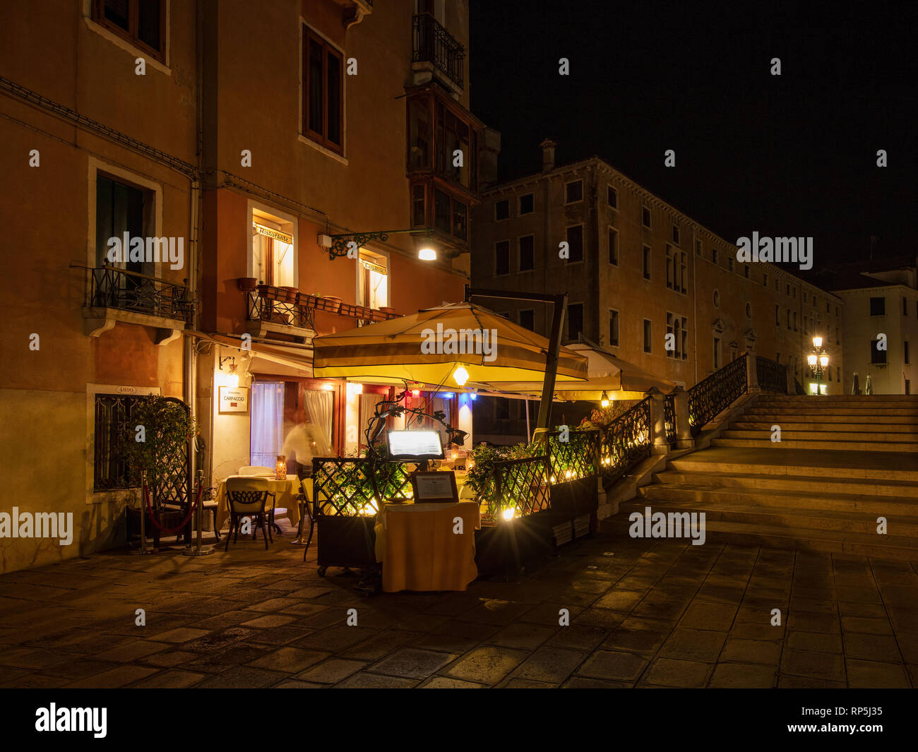 Ein Venedig, was zu tun ist, Alfresco Dining entlang des Canale Grande. Stockfoto