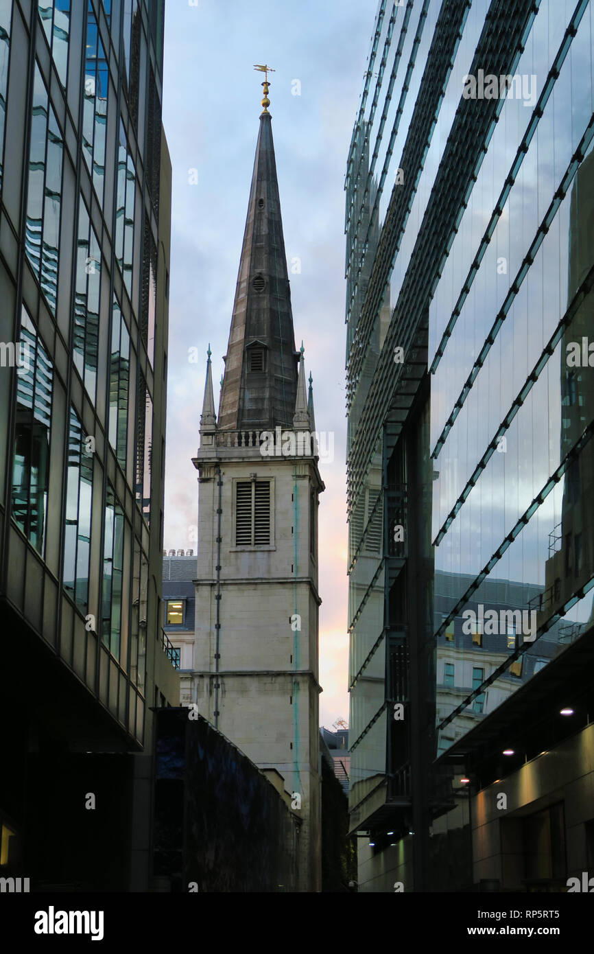 Kontrastierende Arten von Gebäuden, City of London, England, Großbritannien Stockfoto