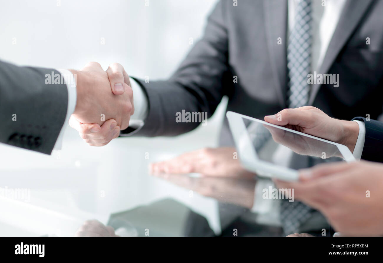 Handshake von bewährten Partnern Stockfoto