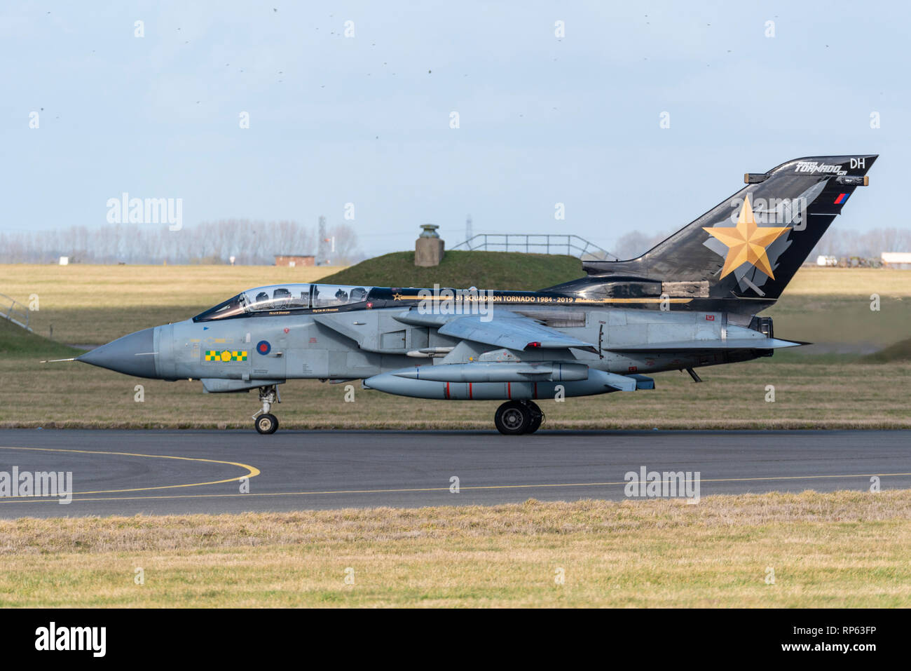 Goldstar 31 Squadron der Royal Air Force Panavia Tornado GR4 Fighter jet heraus rollen an der RAF Tornado Abschiedstour zum FINale Stockfoto