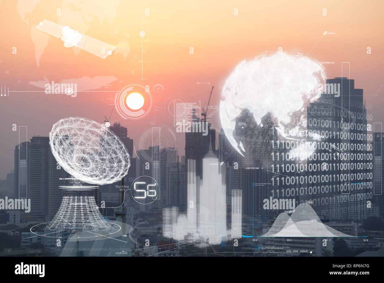 5G digitale Netz Hologramm auf Stadt bei Sonnenaufgang, Technologie smart city Konzept Stockfoto
