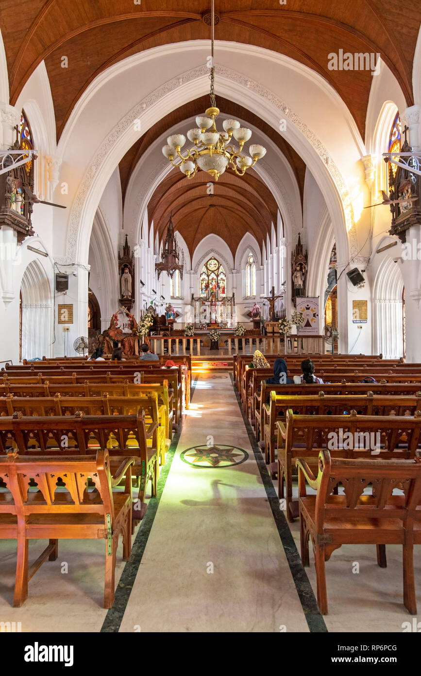 Innenansicht der Kirche San Thome, auch als St. Thomas Kathedrale Basilica in Chennai bekannt. Stockfoto