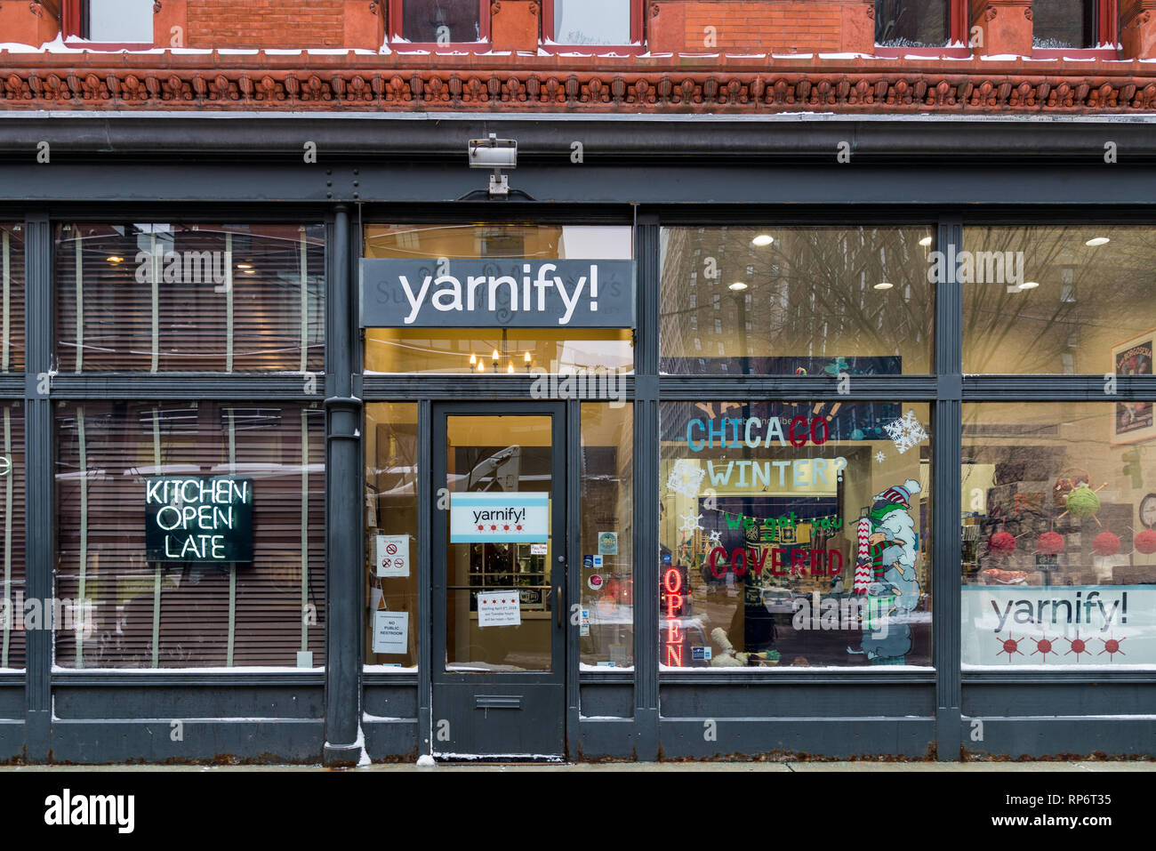 Ein Store Front auf die Straße, in der Innenstadt von Chicago, Illinois, USA. Stockfoto
