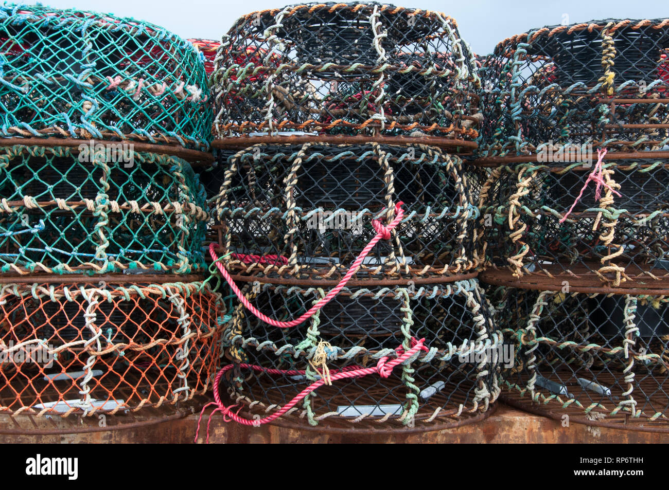 Netze im Fischerhafen von Apollo Bay gestapelt, Great Ocean Road, Victoria Stockfoto