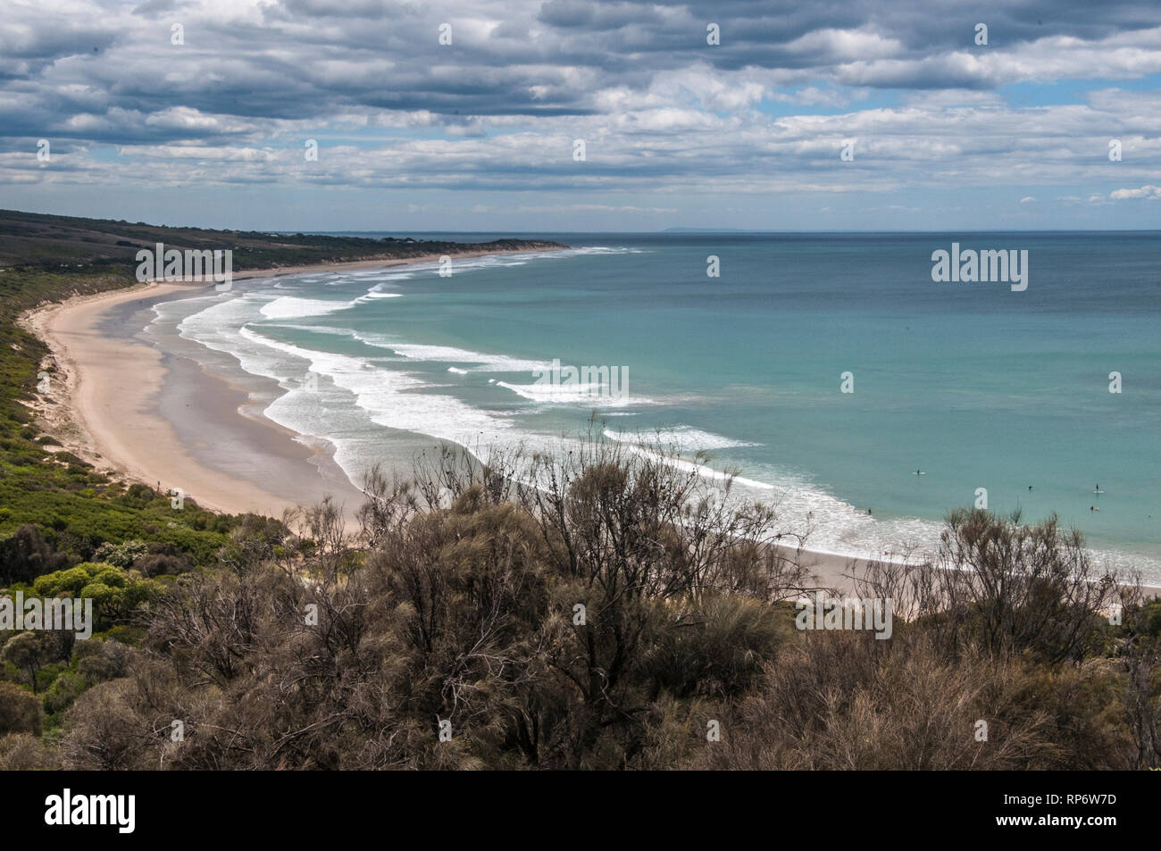 Blick auf den Strand Blick nach Osten von urquharts Täuschung auf der Great Ocean Road, Victoria, Australien Stockfoto