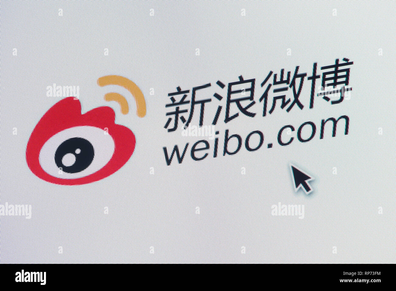 Das Logo von weibo ist auf einem Bildschirm gesehen zusammen mit einer Maus Cursor (nur redaktionelle Nutzung) Stockfoto