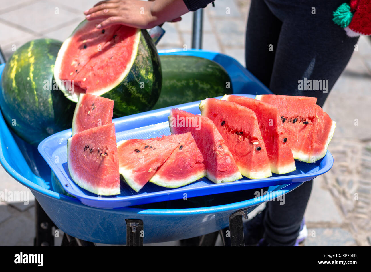 Wassermelone Verkäufer auf der Straße von Cusco - Peru Stockfoto