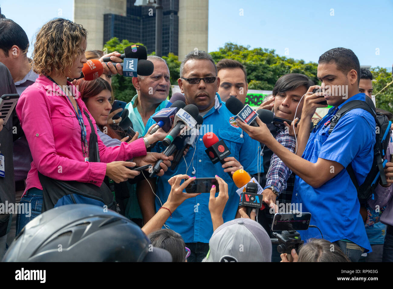 Vertreter der Verkehrssektor unterstützen die interim Präsident von Venezuela Juan Guaidó und die Mobilisierung der humanitären Hilfe melden Sie Stockfoto